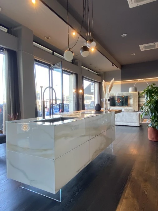 Isola - Cucina 36e8 e Colonne NOW
