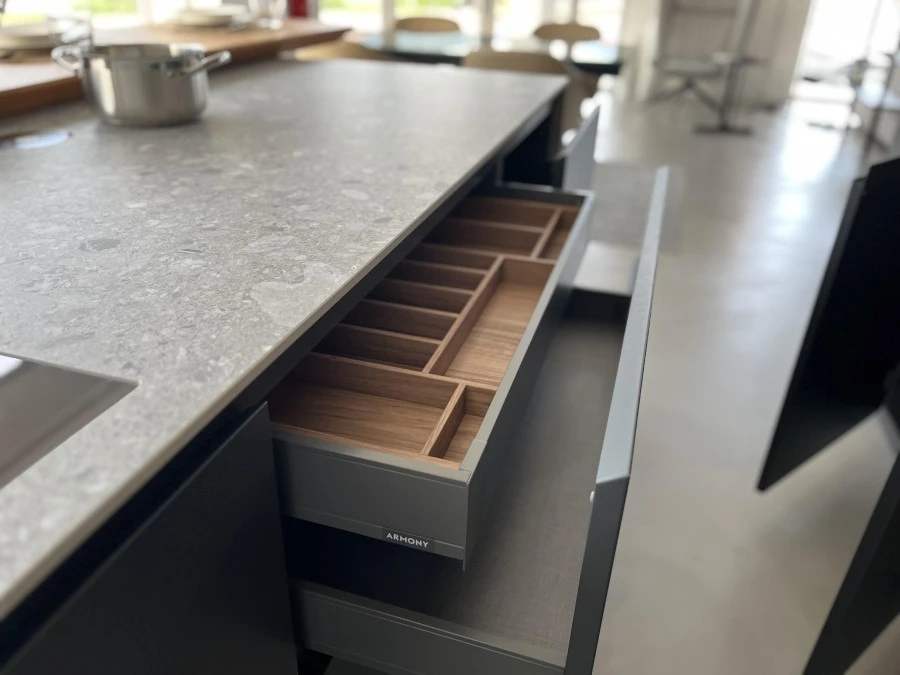 OLIVARI SRL - Armony cucine Yota e ligna