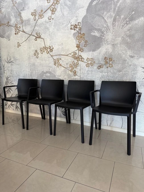 Sedia con braccioli Kristalia LP
