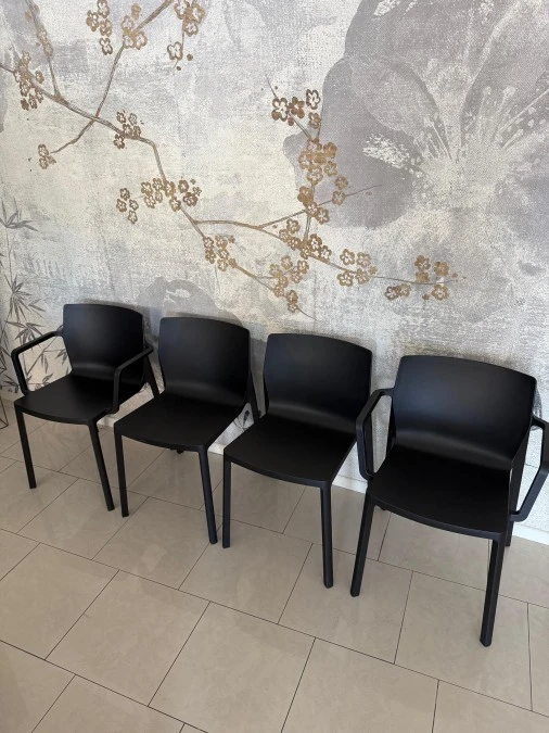 Sedia con braccioli Kristalia LP