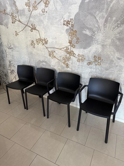Sedia con braccioli Kristalia LP