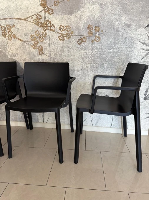 Sedia con braccioli Kristalia LP