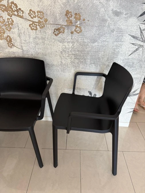 Sedia con braccioli Kristalia LP