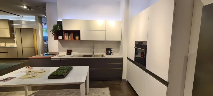 Cucina angolare Veneta Cucine START PRESA - LIKE