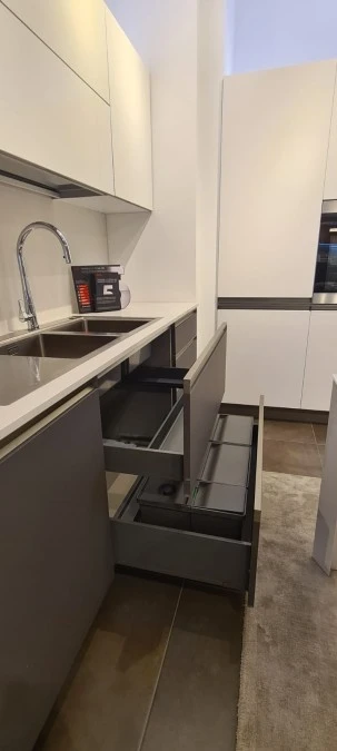 Cucina angolare Veneta Cucine START PRESA - LIKE
