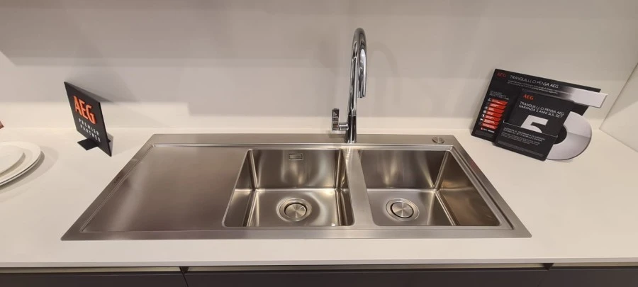 Cucina angolare Veneta Cucine START PRESA - LIKE