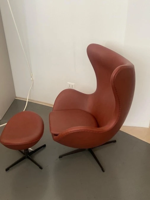 Poltrona Fritz Hansen EGG  + POUFF