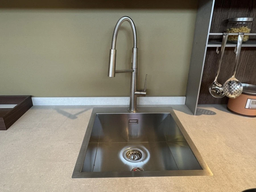 Cucina con penisola Creo Kitchens Tablet Neck Wood
