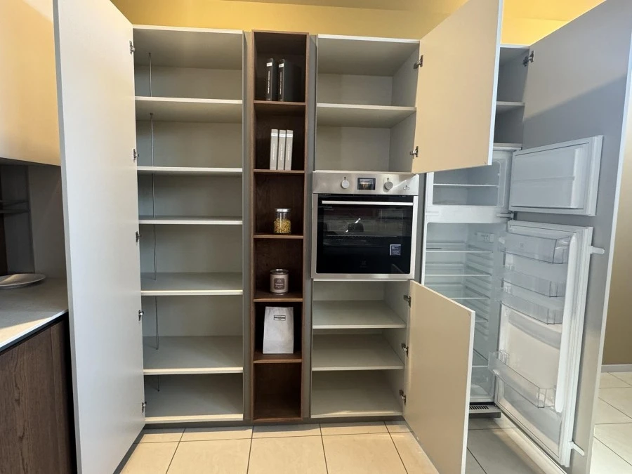 Cucina con penisola Creo Kitchens Tablet Neck Wood