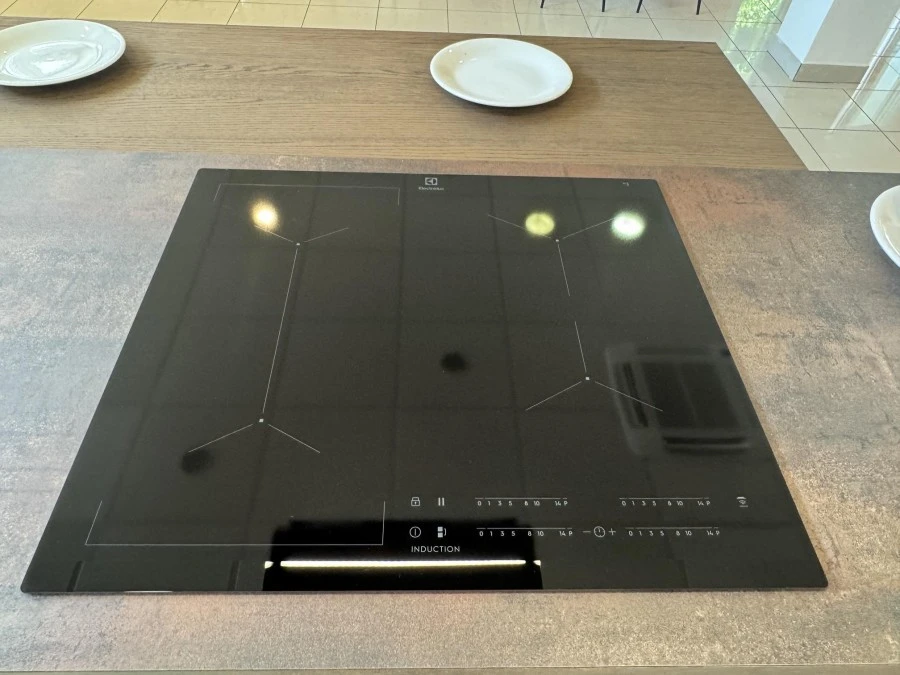 Cucina con penisola Creo Kitchens Tablet Neck Wood