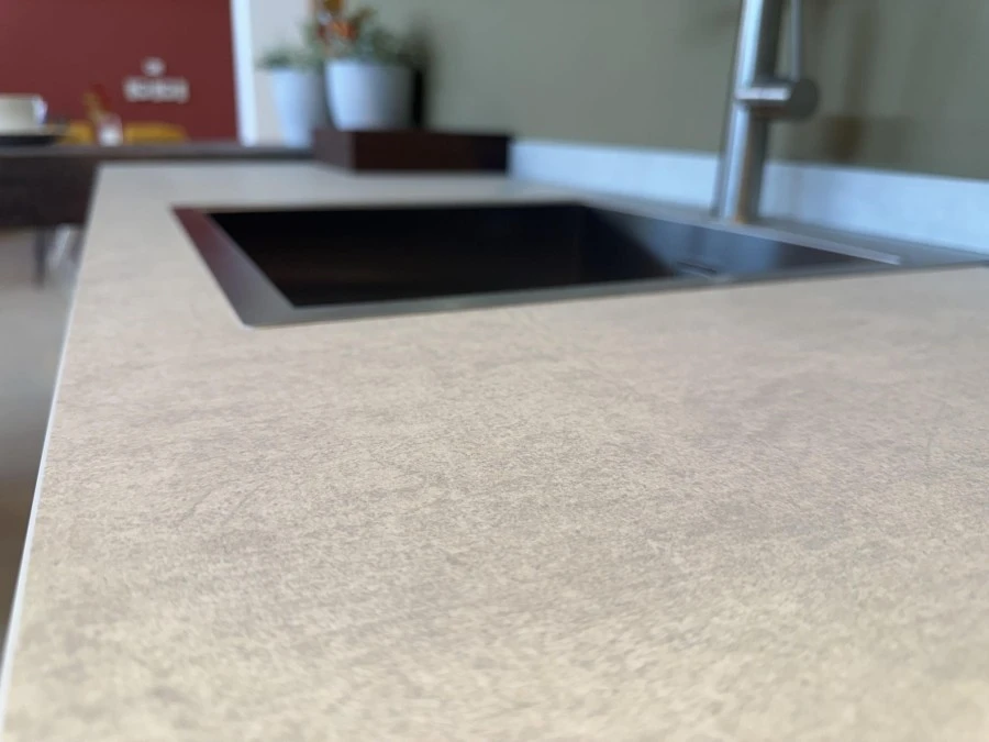 Cucina con penisola Creo Kitchens Tablet Neck Wood