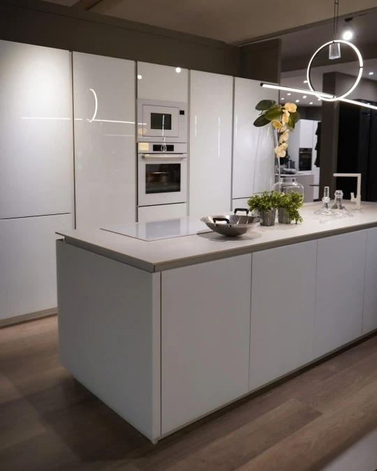 Cucina con Isola La Casa Moderna ALUTECH