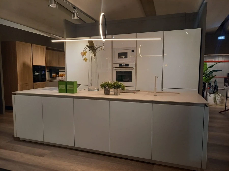 Cucina con Isola La Casa Moderna ALUTECH