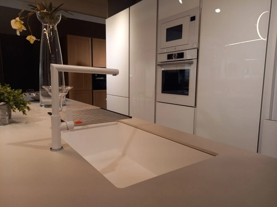 Cucina con Isola La Casa Moderna ALUTECH