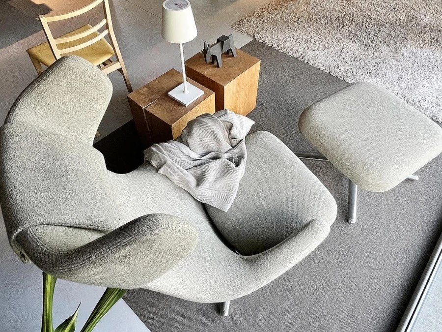 Poltrona con pouf Vitra Grand Repos & Ottoman