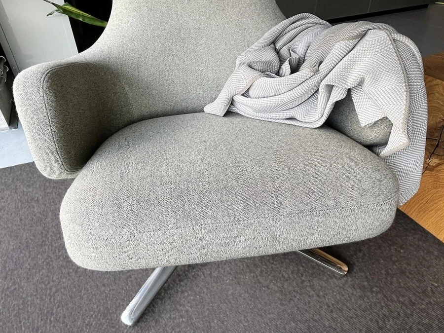 Poltrona con pouf Vitra Grand Repos & Ottoman