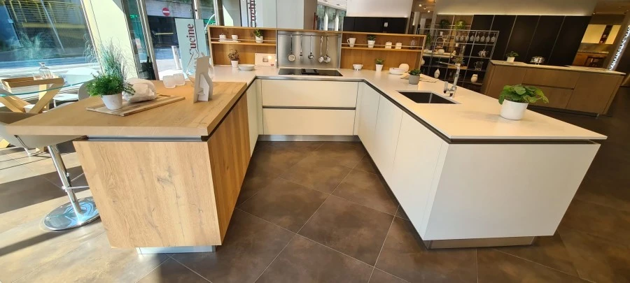 Cucina con Isola Veneta Cucine RIFLEX BIANCO OPACO