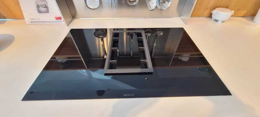 Cucina con Isola Veneta Cucine RIFLEX BIANCO OPACO