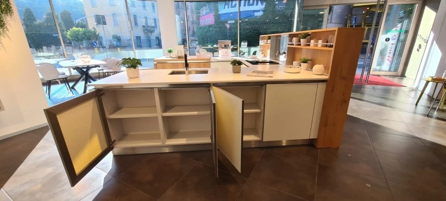 Cucina con Isola Veneta Cucine RIFLEX BIANCO OPACO