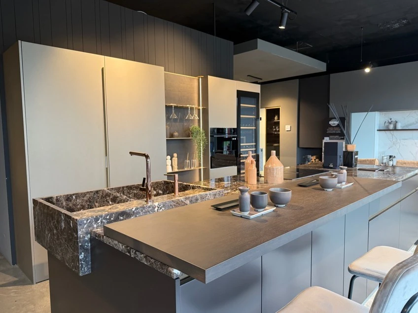 Cucina con Isola Arredo3 Time top Emperador