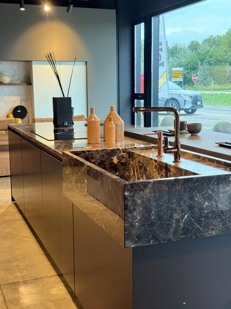 Cucina con Isola Arredo3 Time top Emperador