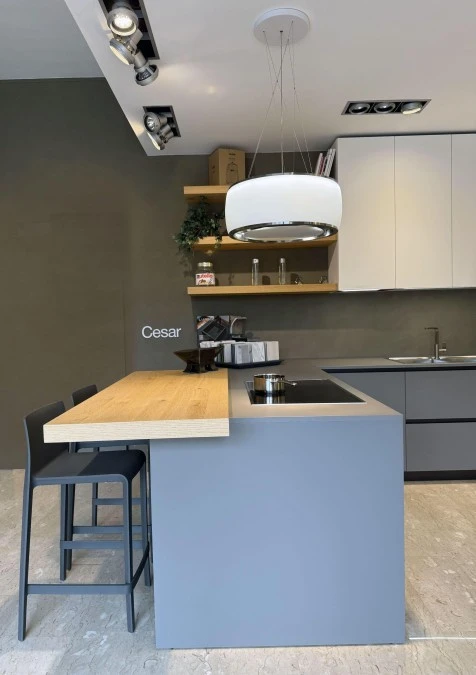 Cucina con penisola Cesar Maxima 2.2, presa Frame