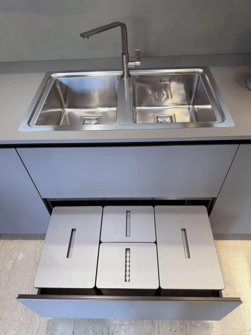 Cucina con penisola Cesar Maxima 2.2, presa Frame