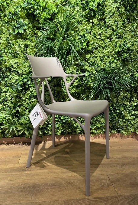 Sedia con braccioli Kartell A.I.