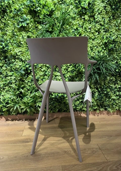 Sedia con braccioli Kartell A.I.