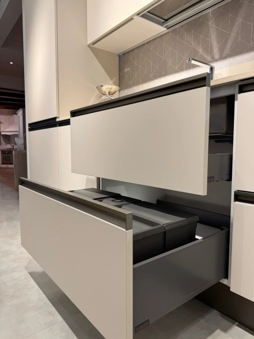 Cucina lineare Veneta Cucine Start Time Presa