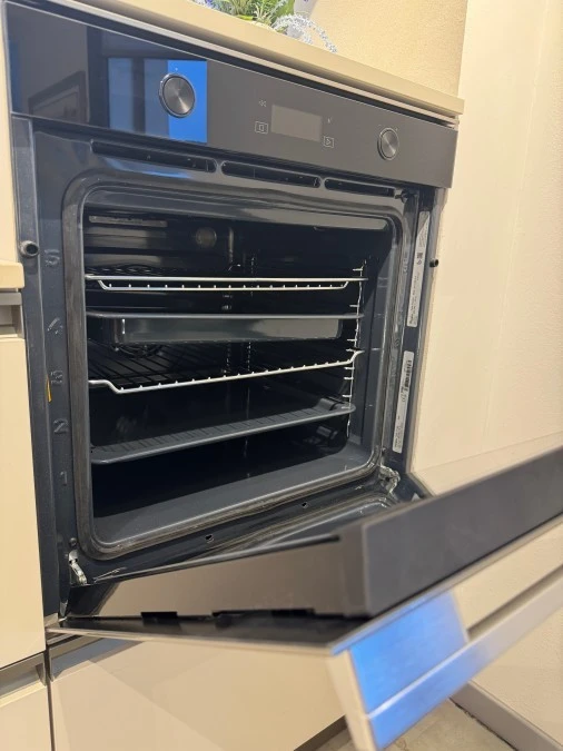 Cucina lineare Veneta Cucine Start Time Presa