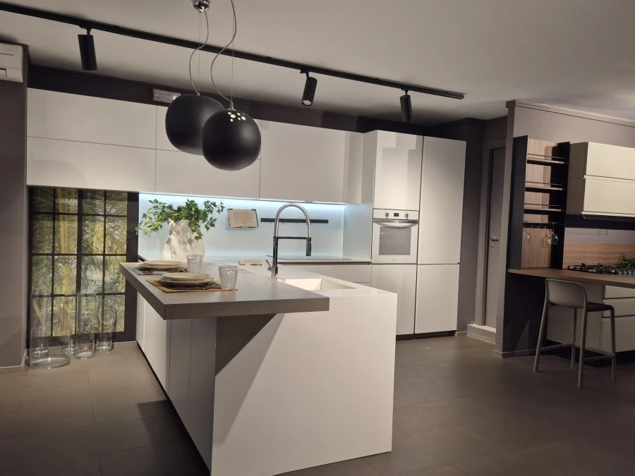 Cucina con penisola Aran cucine Lab 13 Plana Bianco