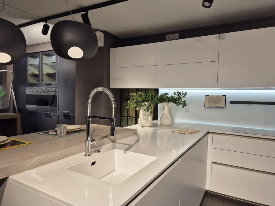 Cucina con penisola Aran cucine Lab 13 Plana Bianco