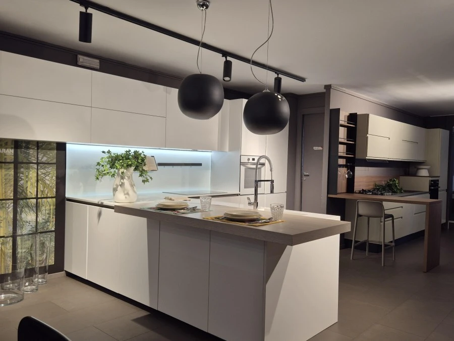 Cucina con penisola Aran cucine Lab 13 Plana Bianco