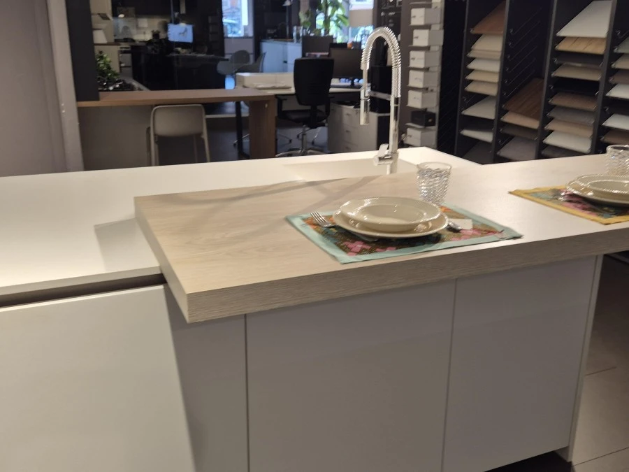 Cucina con penisola Aran cucine Lab 13 Plana Bianco