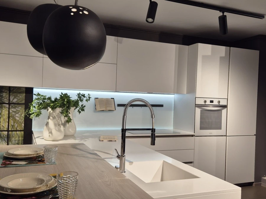 Cucina con penisola Aran cucine Lab 13 Plana Bianco