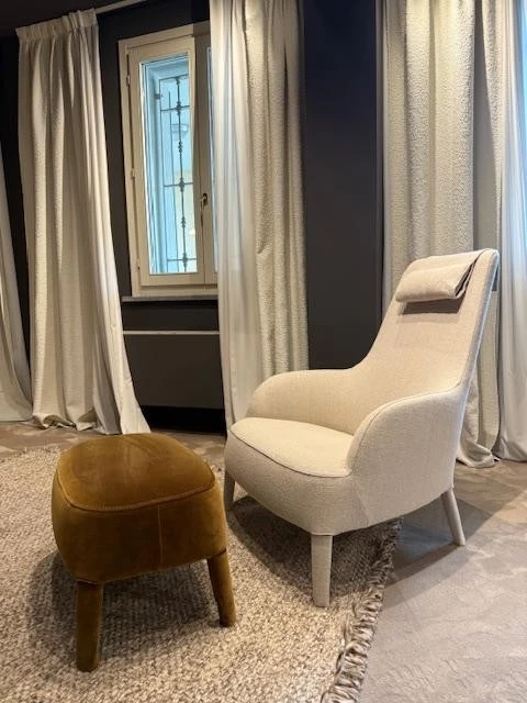 Poltrona con pouf Maxalto Febo