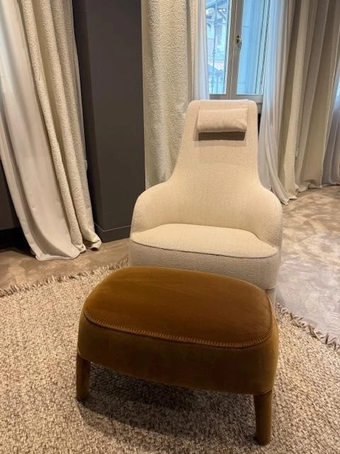 Poltrona con pouf Maxalto Febo