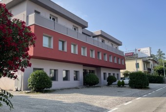 foto negozio ARREDI E INTERNI DI MAURO MANFREDINI