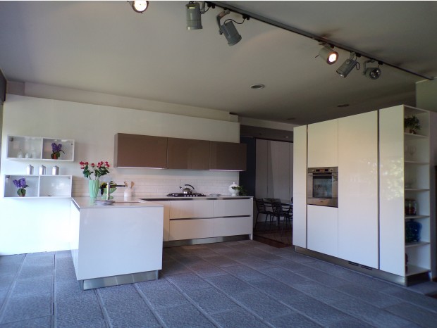 Cucina con penisola Arredo3 Plana Time