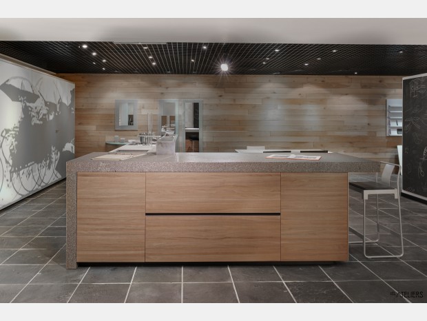 Cucina con Isola Valcucine artematica noce tattile