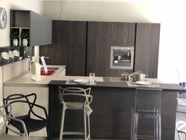 Cucina con penisola Euromobil Filo Lain
