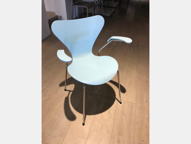 Sedia con braccioli Fritz Hansen 3207
