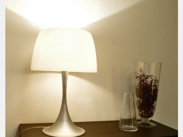 Lampada da tavolo FontanaArte Amelie