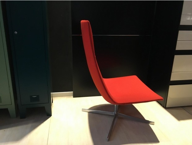 Poltrona Arper Catifa 70 lounge - girevole con cuscino