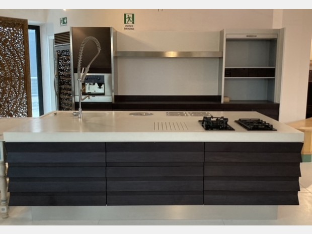 Cucina con Isola Produzione Artigianale Plissè