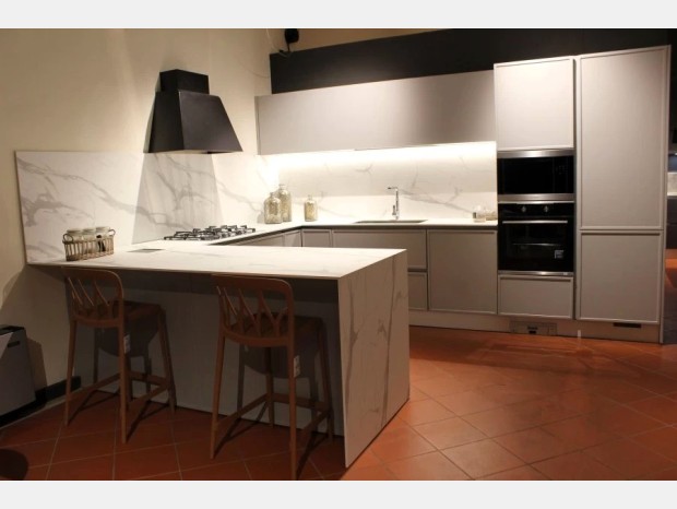 Cucina con penisola Produzione Artigianale 20mm