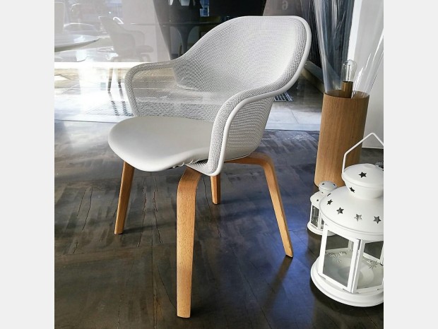 Sedia con braccioli B&B Italia IUTA '14