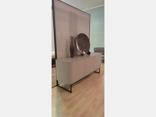 Madia Caccaro side view