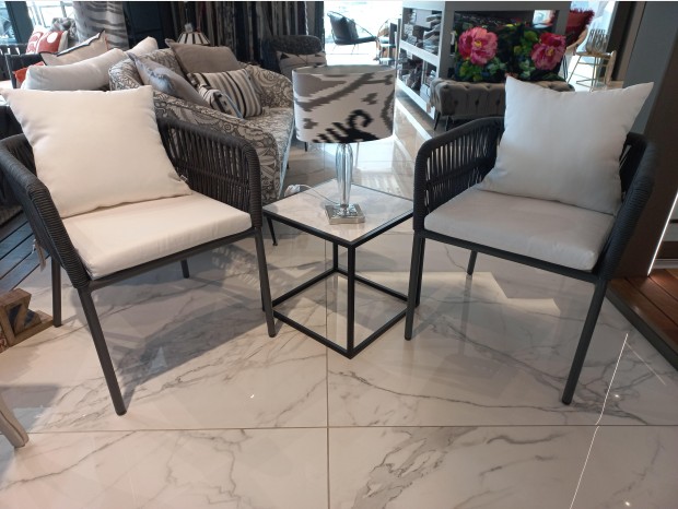 Sedia da giardino BT Group Trama